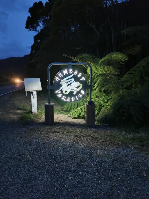 Gumboot Paradise Eco Stay Barrytown Kültér fotó